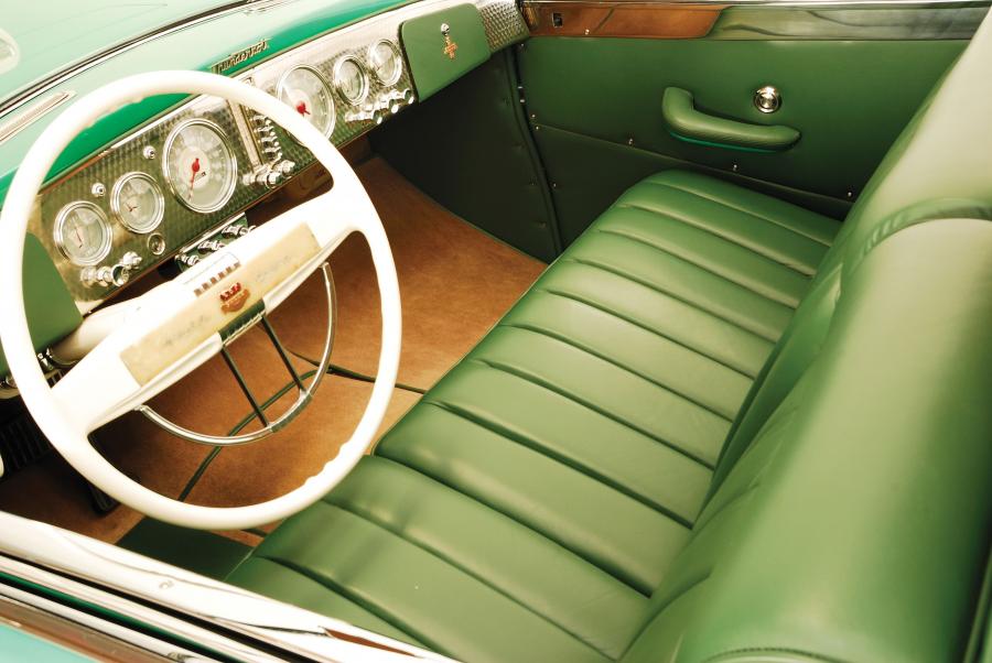 Интерьер Chrysler Thunderbolt Concept Car 1940 года  (фото 12 из 51)